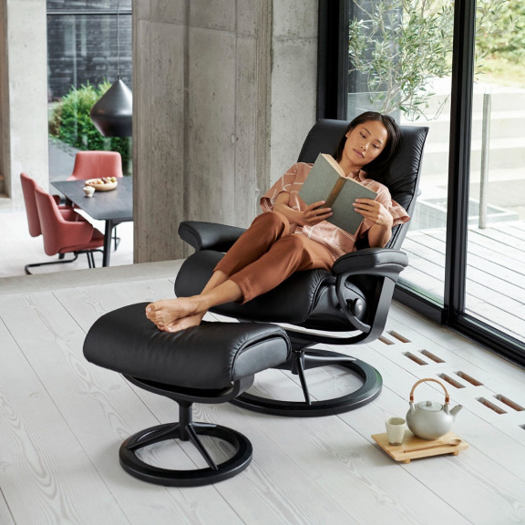 Stressless View Recliner with Signature Base