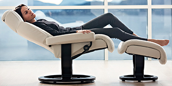 Πολυθρόνα Stressless Magic με Ανάκλιση και σκαμπό